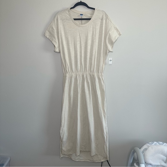 Elegant Cream Midi Dress - Picture 2 of 8